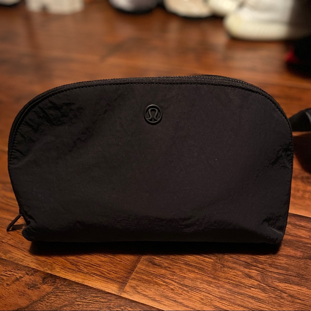 Lululemon large cosmetic bag
